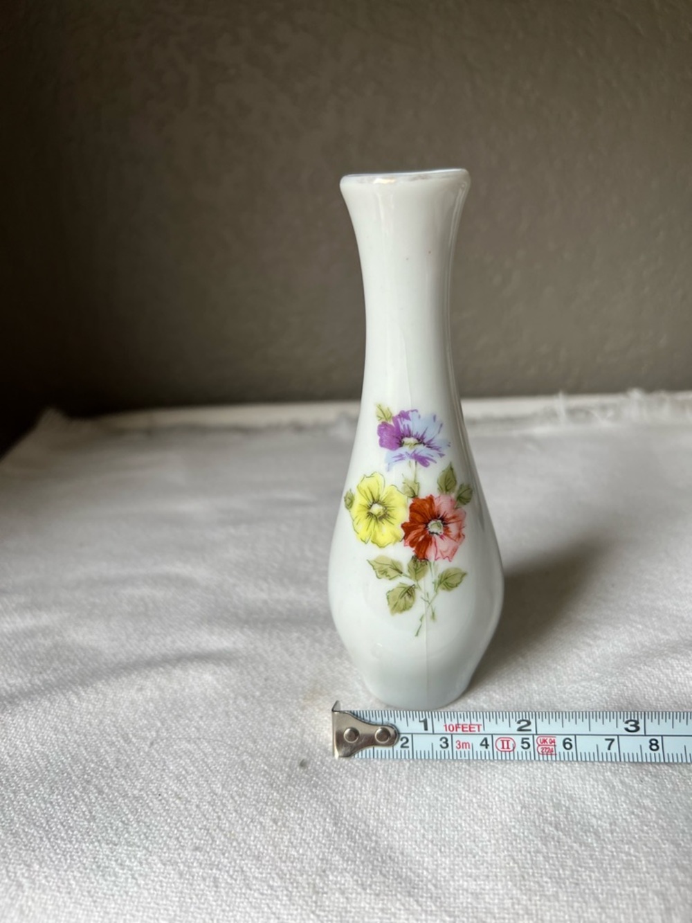 White Floral porcelain Bud Vase with Multicolor Flower Motif - Picture 3 of 9